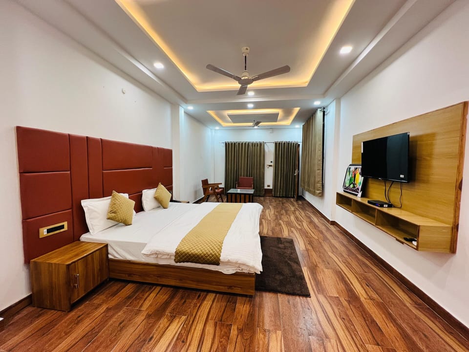 Superior Room, Hill View | Laptop workspace, soundproofing, free WiFi, bed sheets