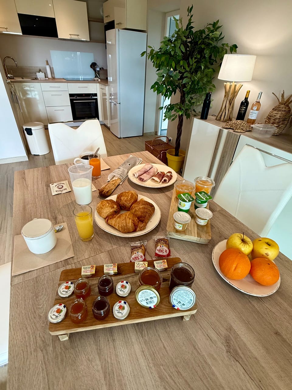 Daily continental breakfast for a fee