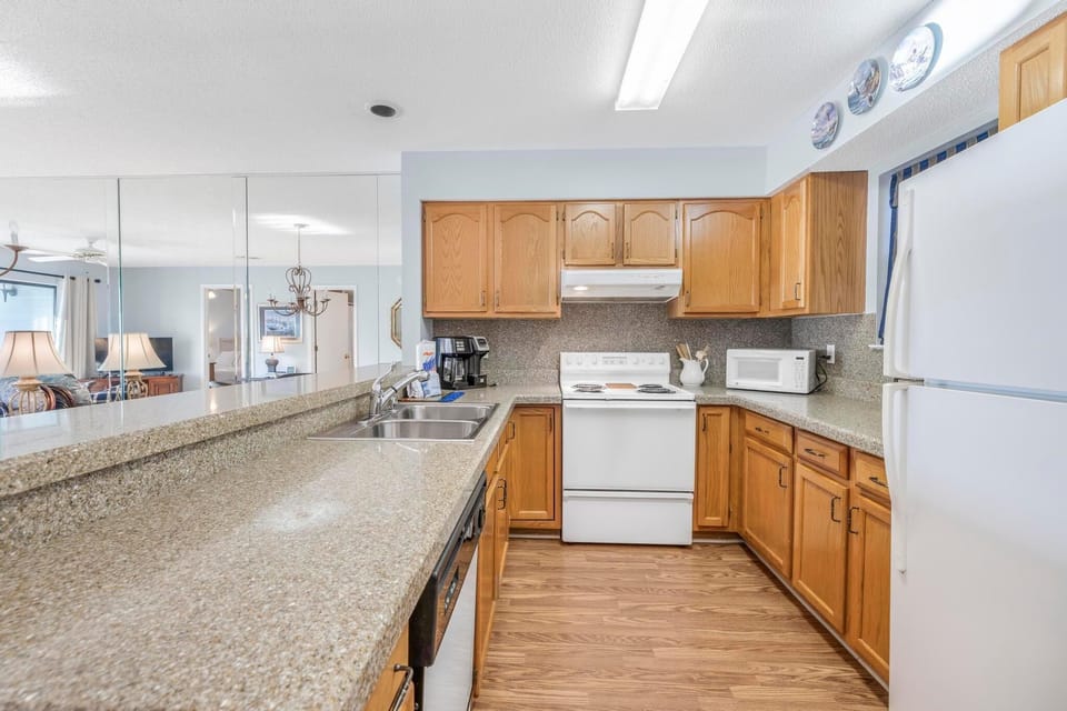 Condo, Multiple Beds (Bayview 55) | Private kitchen | Oven, toaster