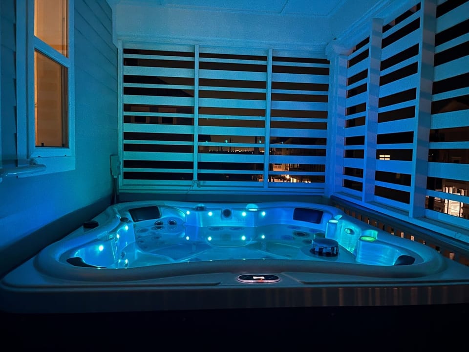 Relax in the Jacuzzi at night!