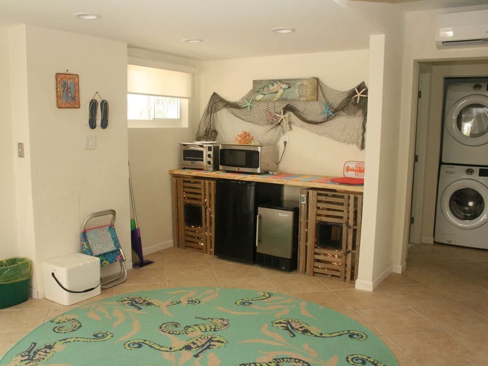 Lower Level Ammenities, microwave,  washer, dryer, etc. 