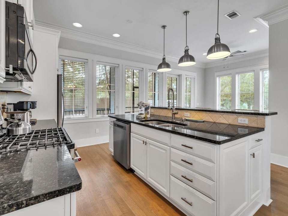 House, Multiple Beds (Beach, Please) | Private kitchen | Oven, toaster