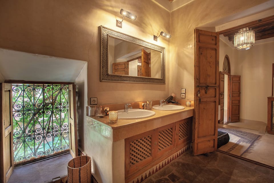 Royal Double Room, Courtyard View | Bathroom | Shower, free toiletries, hair dryer, bathrobes