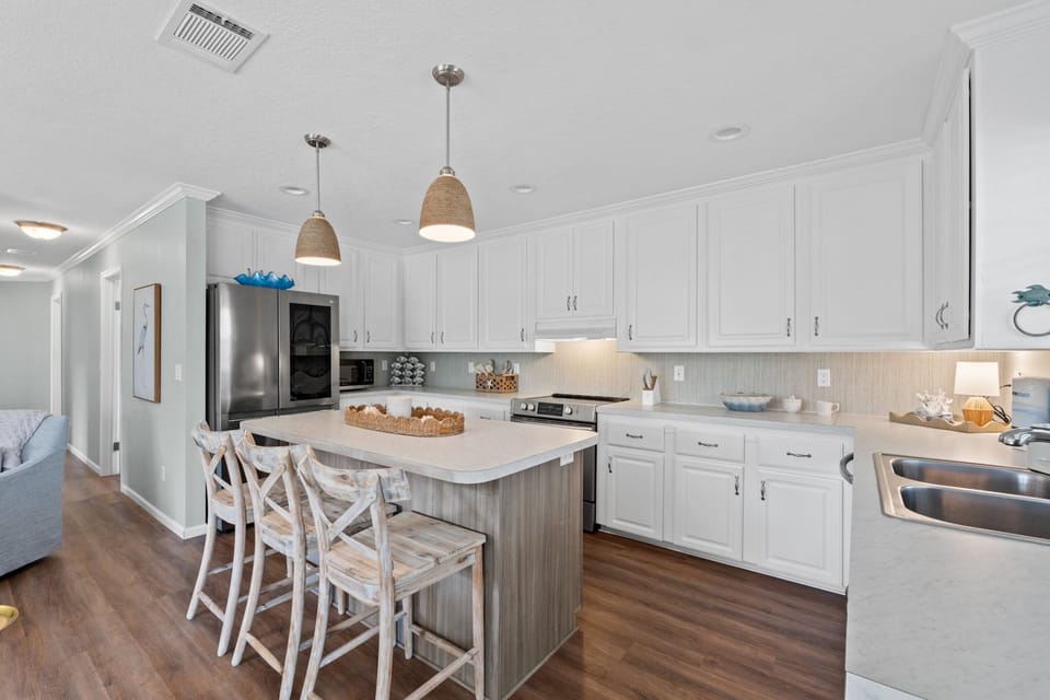 House, Partial Sea View | Private kitchen | Full-size fridge, microwave, oven, stovetop