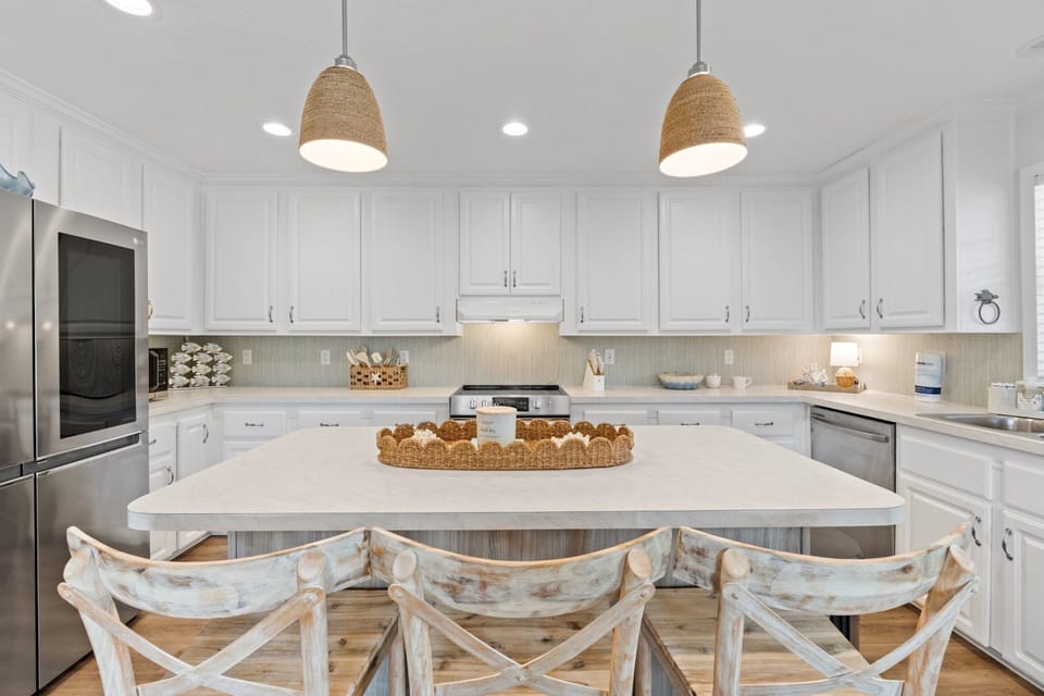 House, Partial Sea View | Private kitchen | Full-size fridge, microwave, oven, stovetop