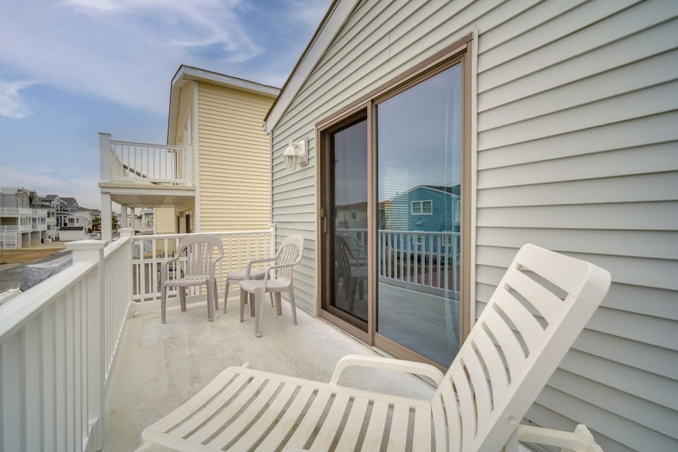 Furnished Balcony | 2-Story Townhome | Outdoor Shower