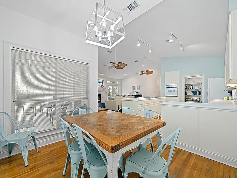 House, Multiple Beds (Beachwood Bliss) | Dining