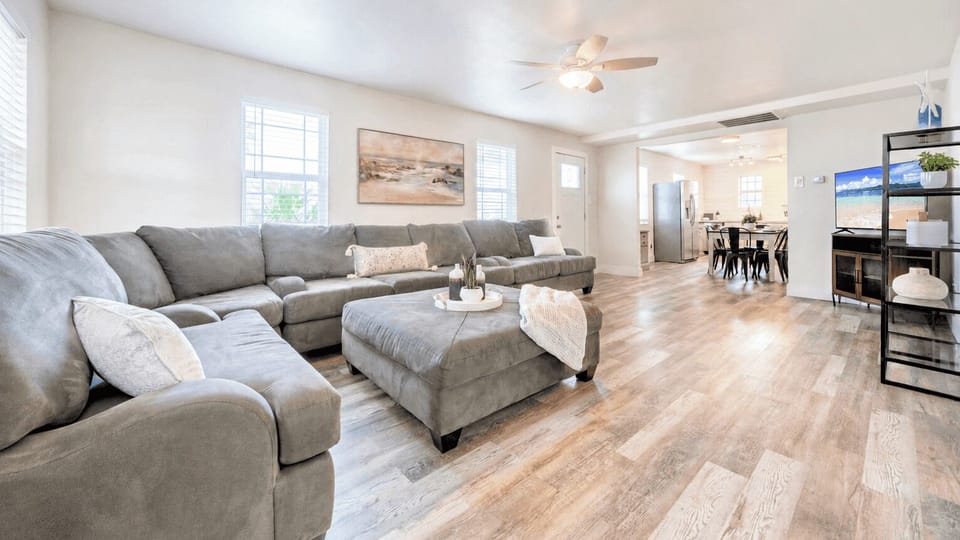 Apartment (3 Bedrooms) | Front of property