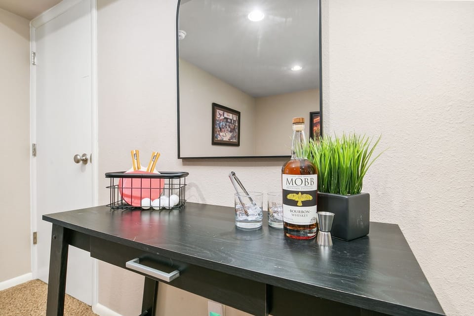 House, Multiple Beds, Patio, Garden View (1220 Juniper Ct) | Interior