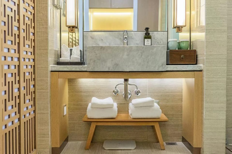 Business Double Room | Premium bedding, down comforters, in-room safe, desk