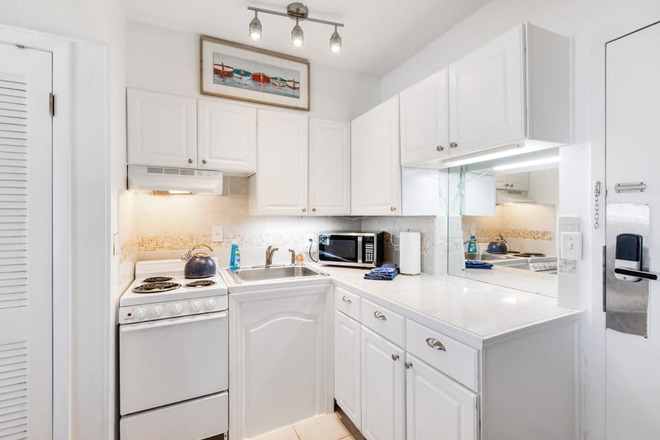 Fully stocked kitchen with coffee bar, teas and welcome snacks