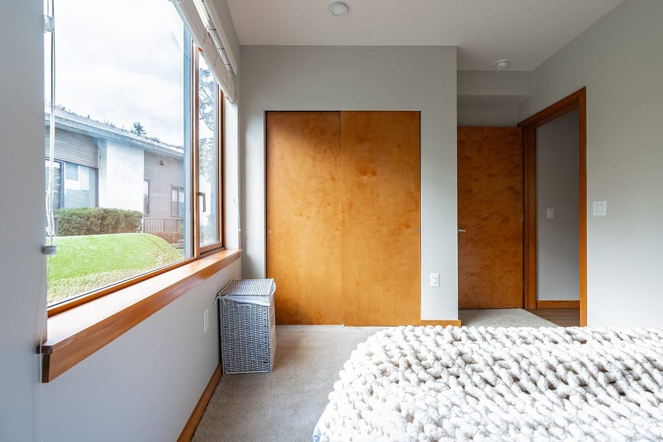Apartment, 1 Queen Bed, Patio | WiFi (free), individually decorated, individually furnished, bed sheets