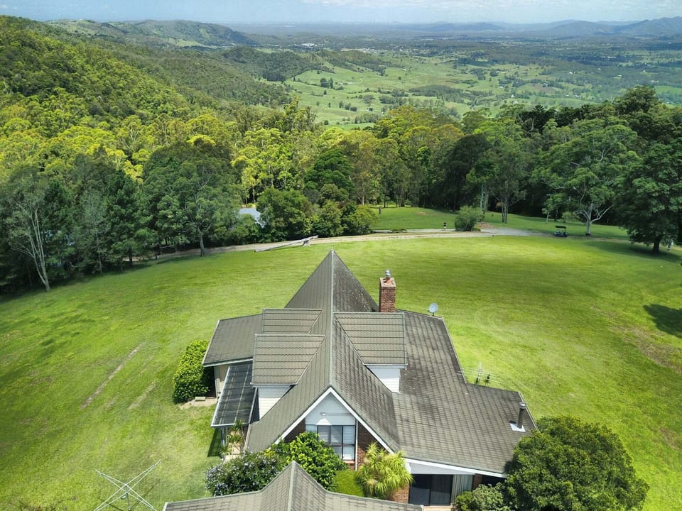 Chalet-top