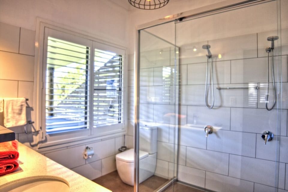 Bluegum-bathroom (1)