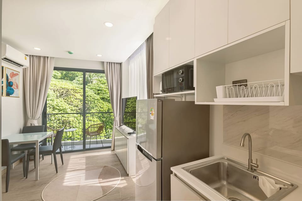 Fridge, microwave, stovetop, toaster