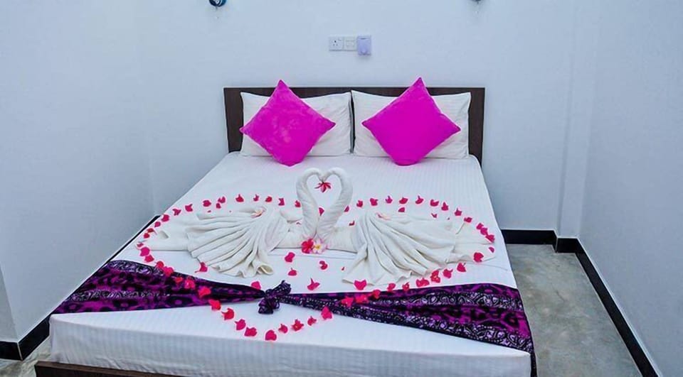 Deluxe Double Room, Non Smoking | Desk, laptop workspace, soundproofing, free WiFi