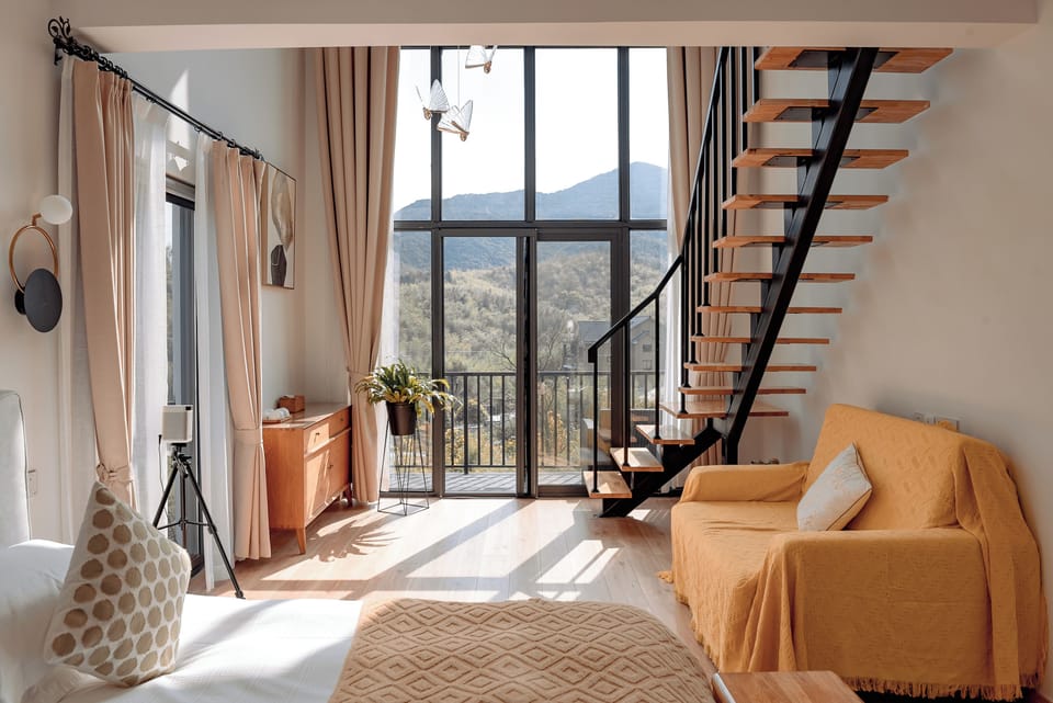 Comfort Loft, Balcony, Hill View