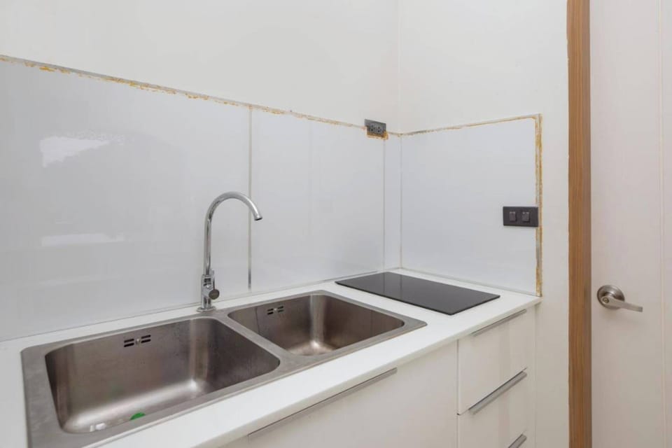 Deluxe Condo, 1 King Bed, Balcony, Mountain View | Private kitchen