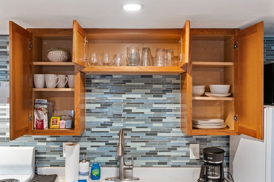 Fully redesigned kitchen! This kitchen is fully equipped with all the essentials