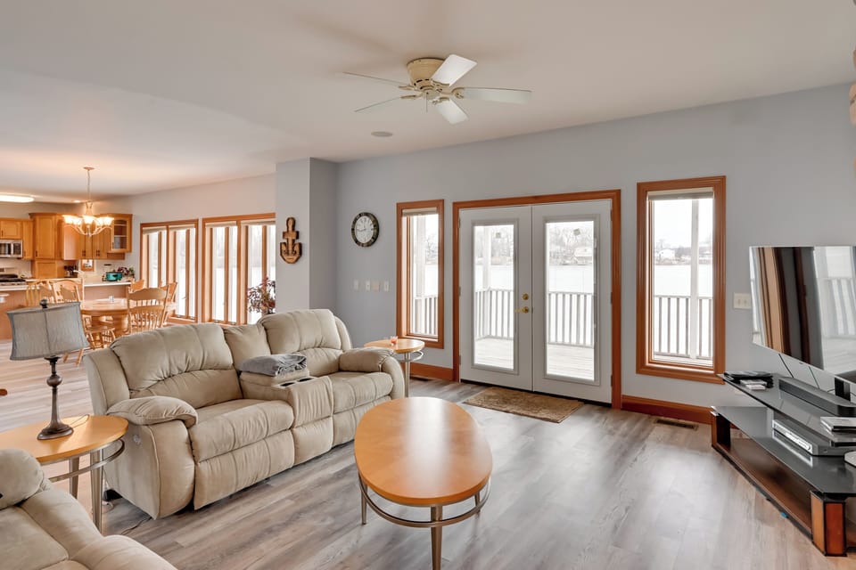 Living Room | Smart TV | Central A/C | 1st Floor