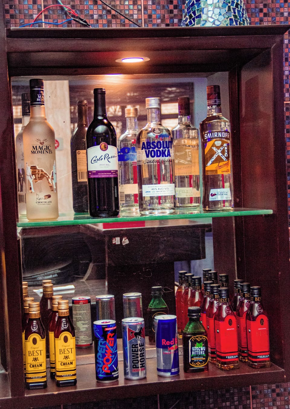 2 bars/lounges