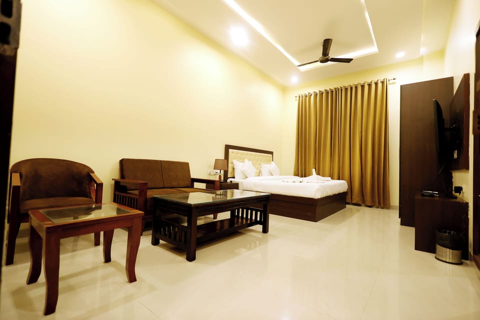 Deluxe Double Room | Desk, laptop workspace, free WiFi, bed sheets