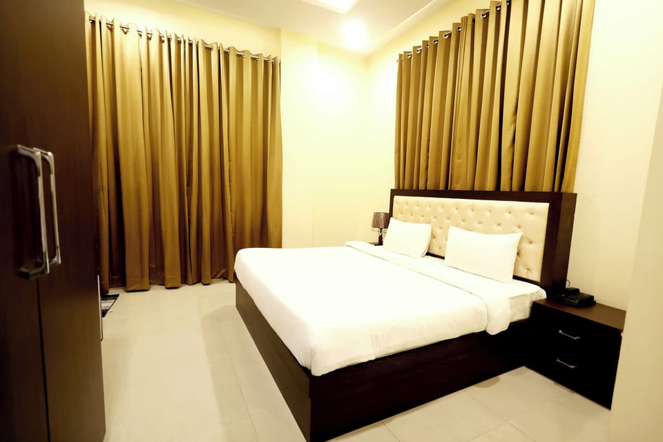Deluxe Double Room | Desk, laptop workspace, free WiFi, bed sheets