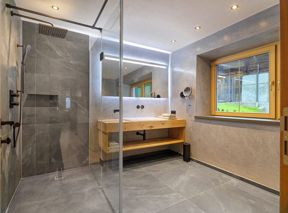 Comfort Apartment, City View | Bathroom | Hair dryer, bathrobes, towels