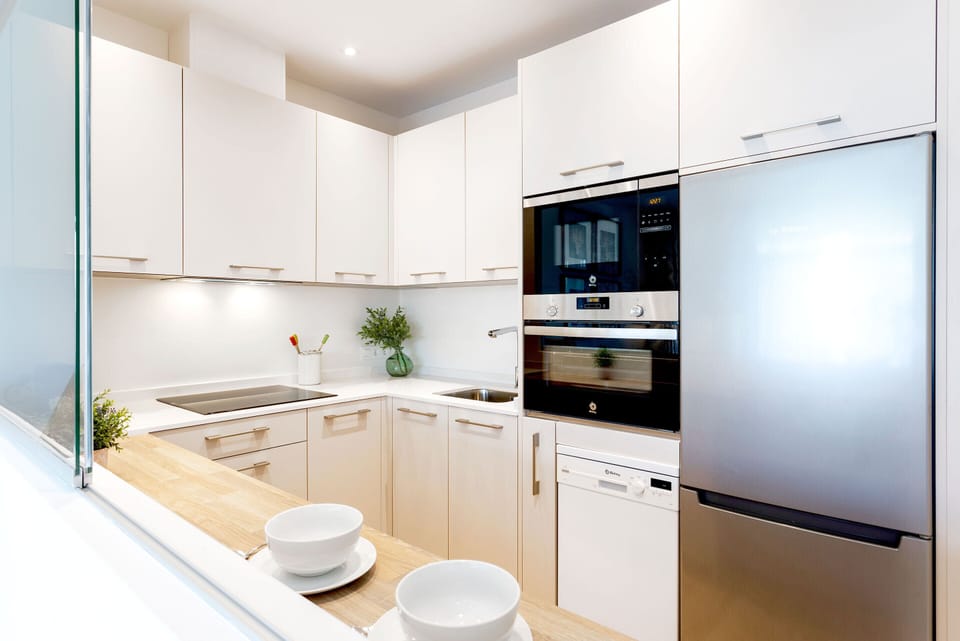 Apartment (2 Bedrooms) | Private kitchen | Fridge, microwave, oven, coffee/tea maker