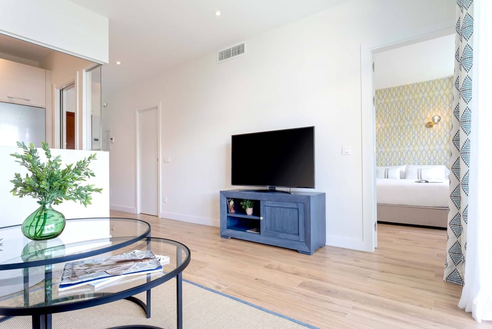 Apartment (2 Bedrooms) | Living area