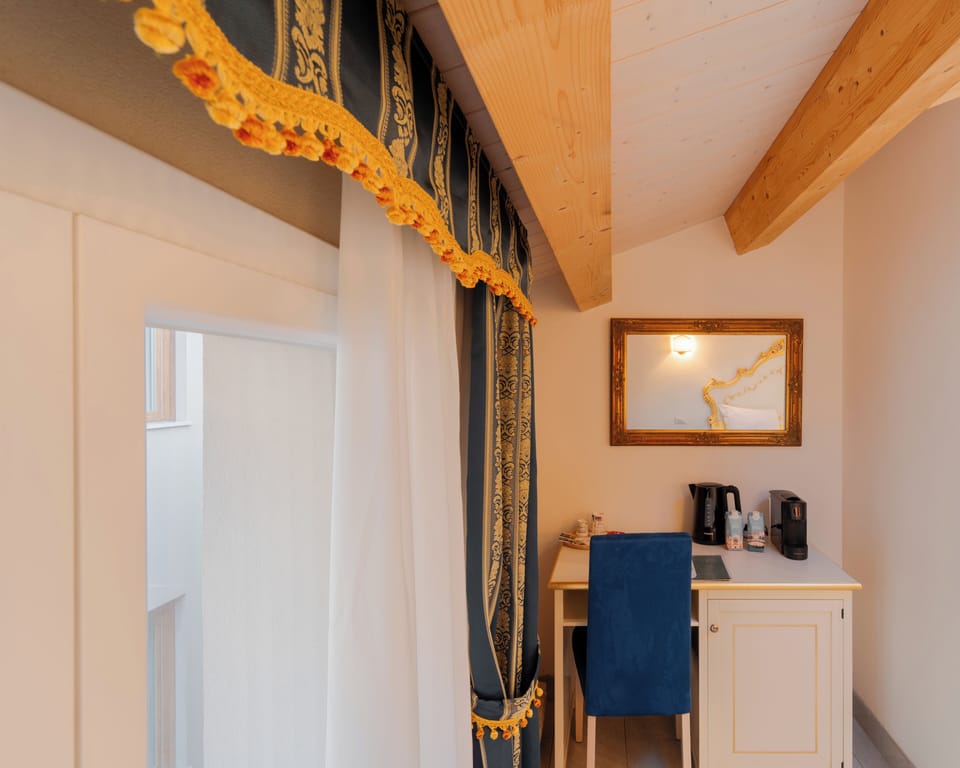Deluxe Double Room | WiFi (free), bed sheets