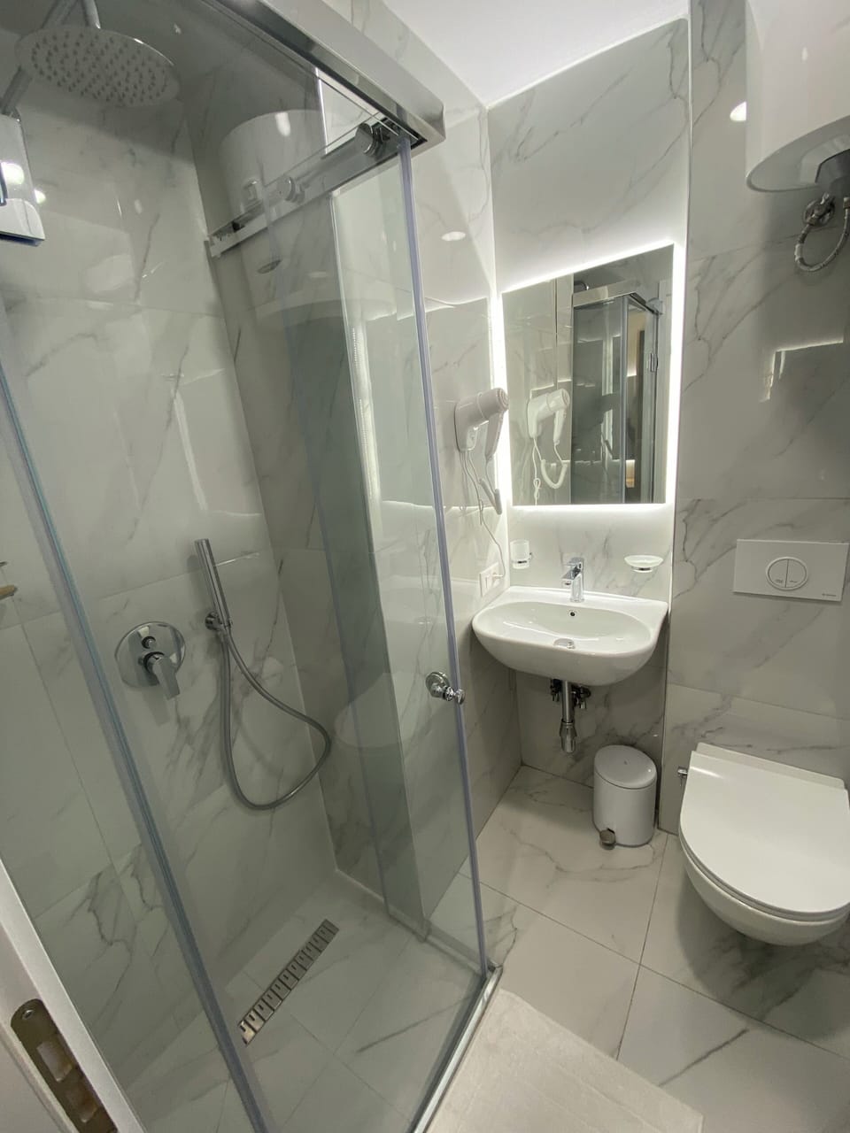 Standard Double Room | Desk, laptop workspace, blackout drapes, soundproofing