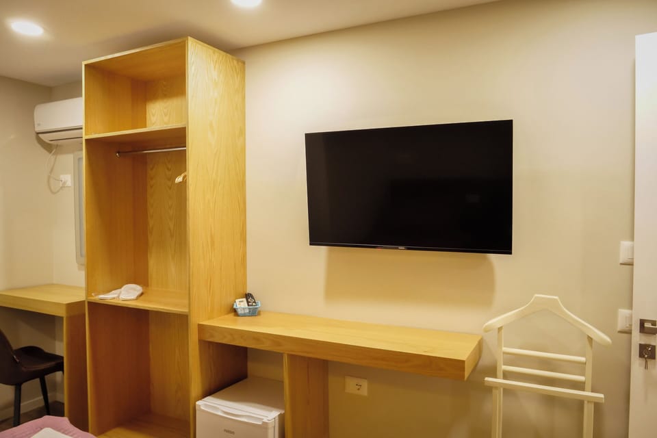 Standard Double or Twin Room | Desk, laptop workspace, blackout drapes, soundproofing