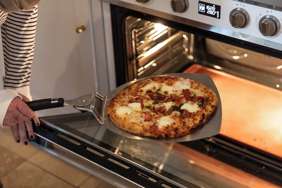 Handcrafted kitchen with built-in Smeg pizza oven — perfect for relaxed family dinners. Roll out dough, top it with local ingredients, and enjoy delicious stone-baked pizzas fresh from the oven, right in the heart of your Devon barn.