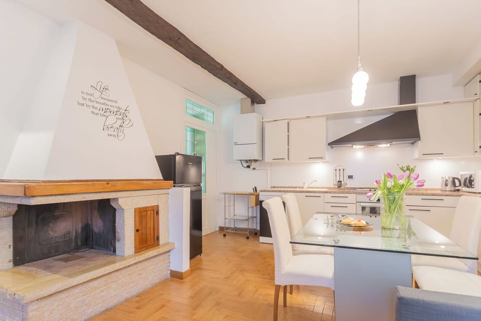 Apartment (1 Bedroom) | Private kitchen | Microwave, oven, espresso maker, electric kettle