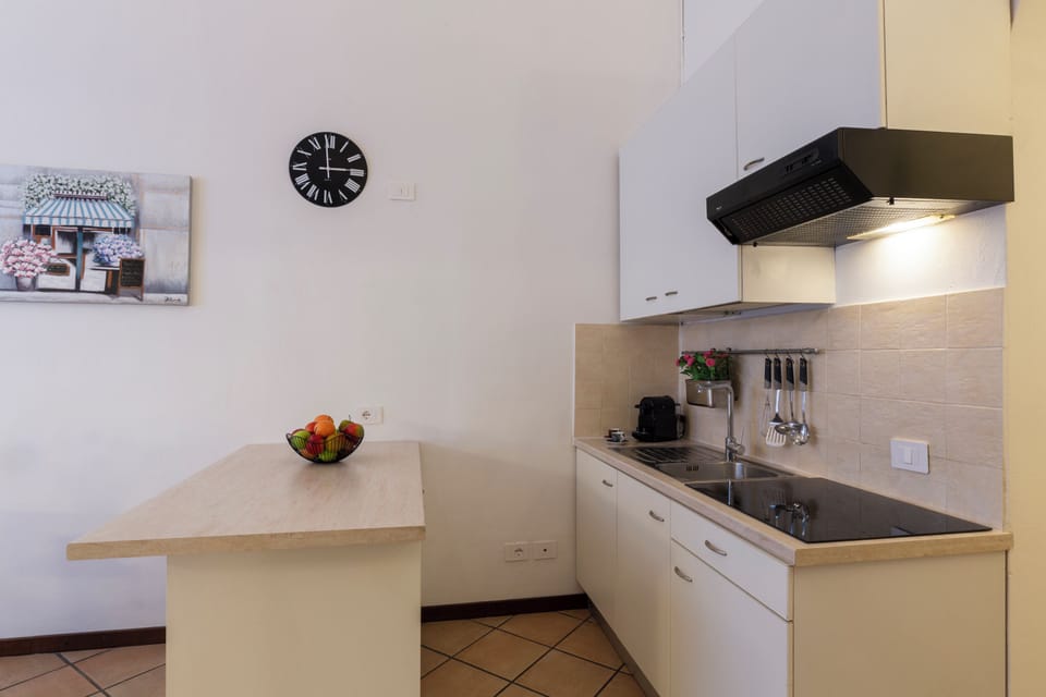 Standard Studio | Private kitchen | Mini-fridge, microwave, stovetop, espresso maker