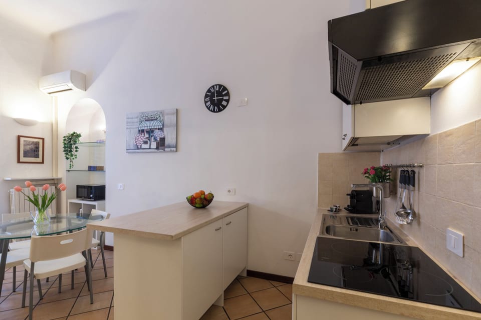 Standard Studio | Private kitchen | Mini-fridge, microwave, stovetop, espresso maker