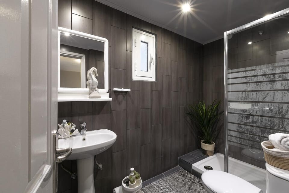 Shower, towels