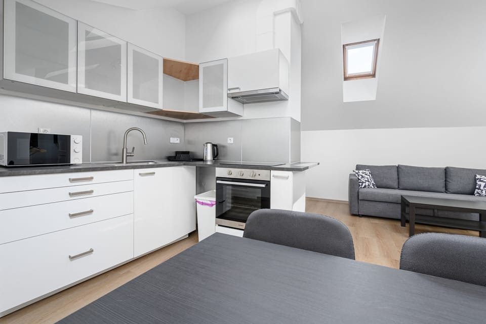 Classic Suite, Non Smoking, Kitchenette | Private kitchen | Shared fridge, microwave