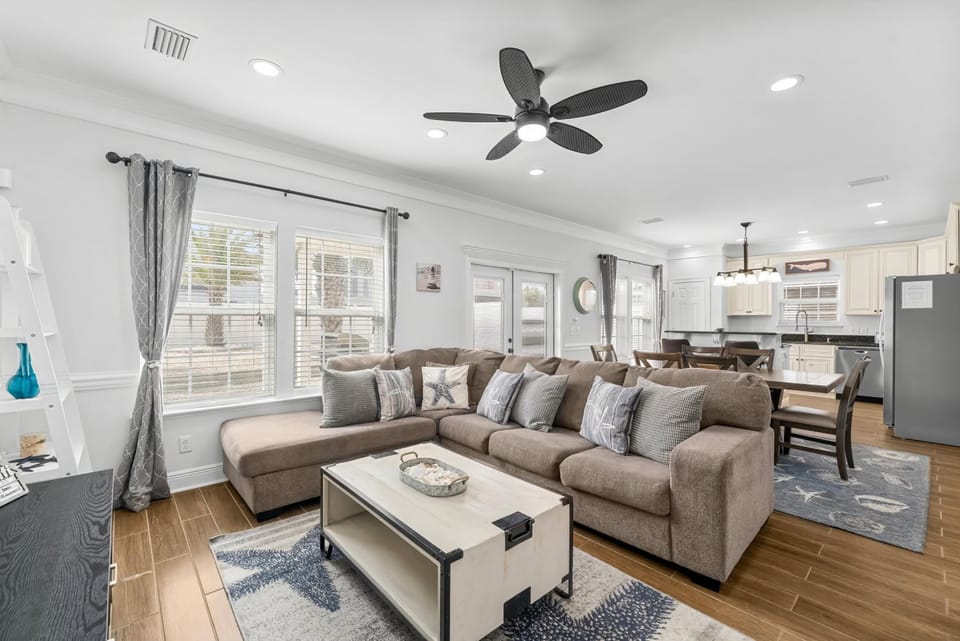 House, Pets Allowed | Living area | 60-inch Smart TV with digital channels, Netflix, Hulu