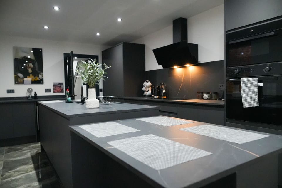 Luxury House, Ensuite (Santi House) | Shared kitchen