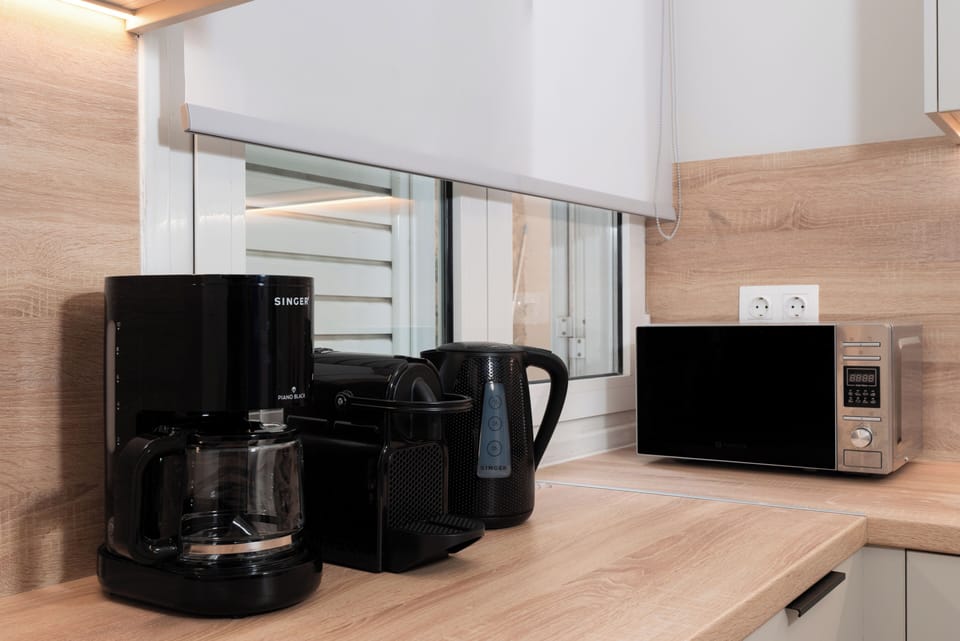 Deluxe Apartment, Kitchen | Coffee and/or coffee maker