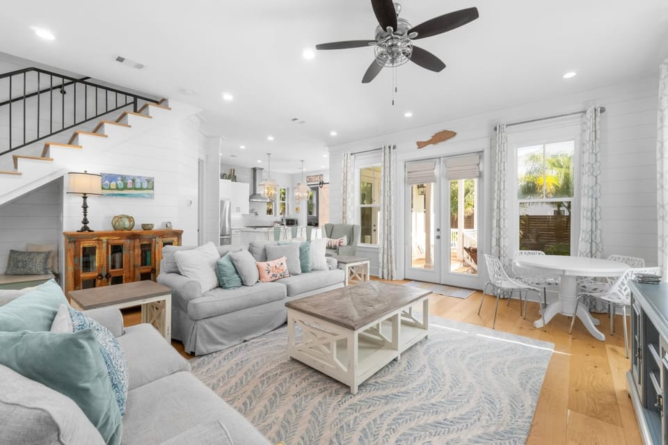 House, Garden View | Living area | 65-inch Smart TV with digital channels, Netflix, Hulu