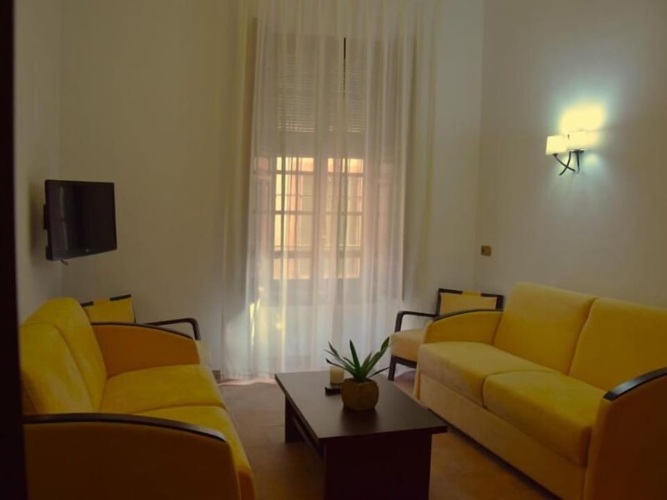 Studio Suite | Living area