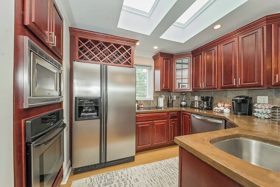 Built-in Oven and Microwave and Fridge with Ice-maker