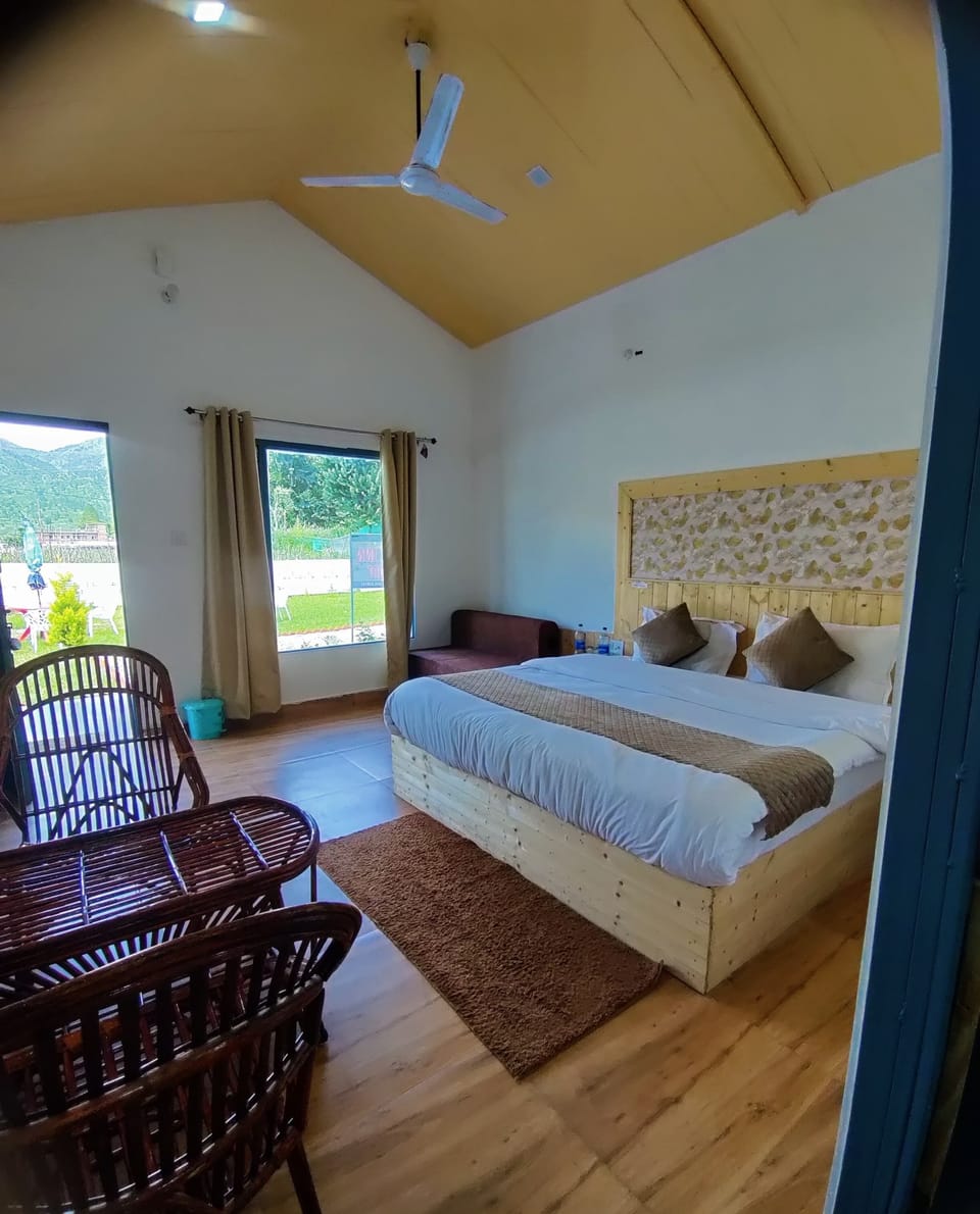 Luxury Triple Room | Individually furnished, soundproofing, free WiFi