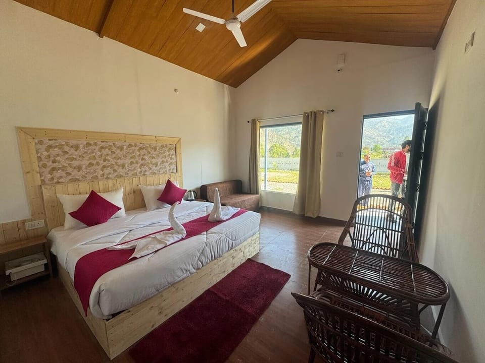 Luxury Triple Room | Individually furnished, soundproofing, free WiFi