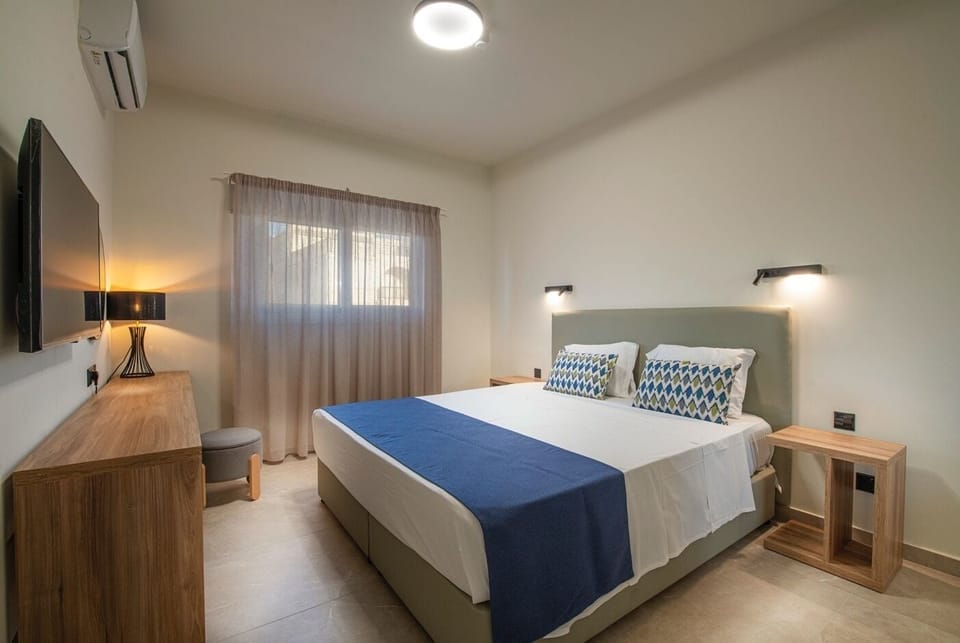 Apartment, 2 Bedrooms | Desk, free WiFi, bed sheets