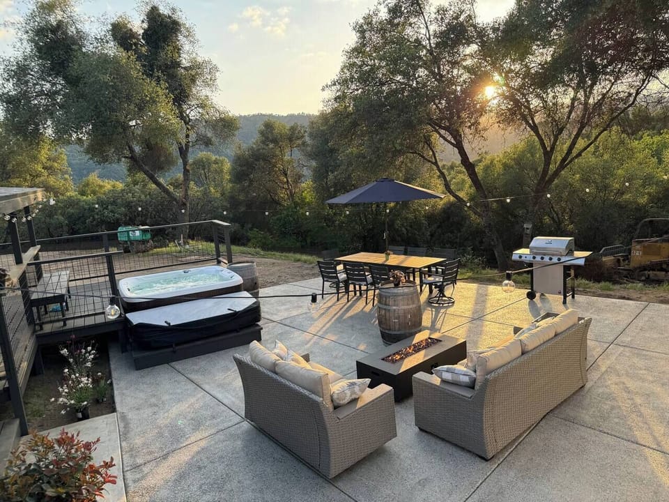 Catch Sierra sunsets every day