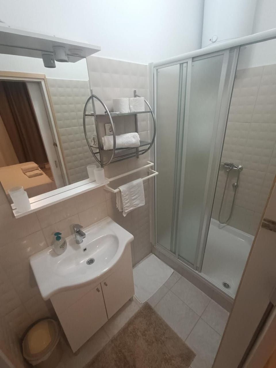 Room, 3 Bedrooms, Smoking, Balcony | Bathroom